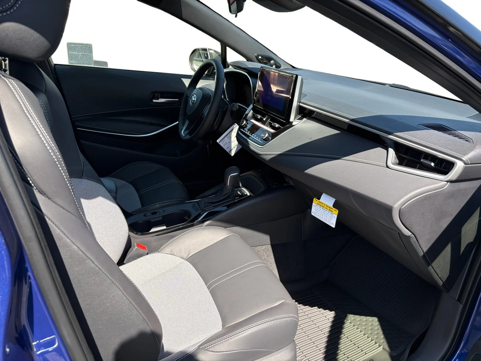 New 2026 Blue Crush Metallic with Midnight Black Metallic roof <sup>1</sup> Toyota  XSE image 20