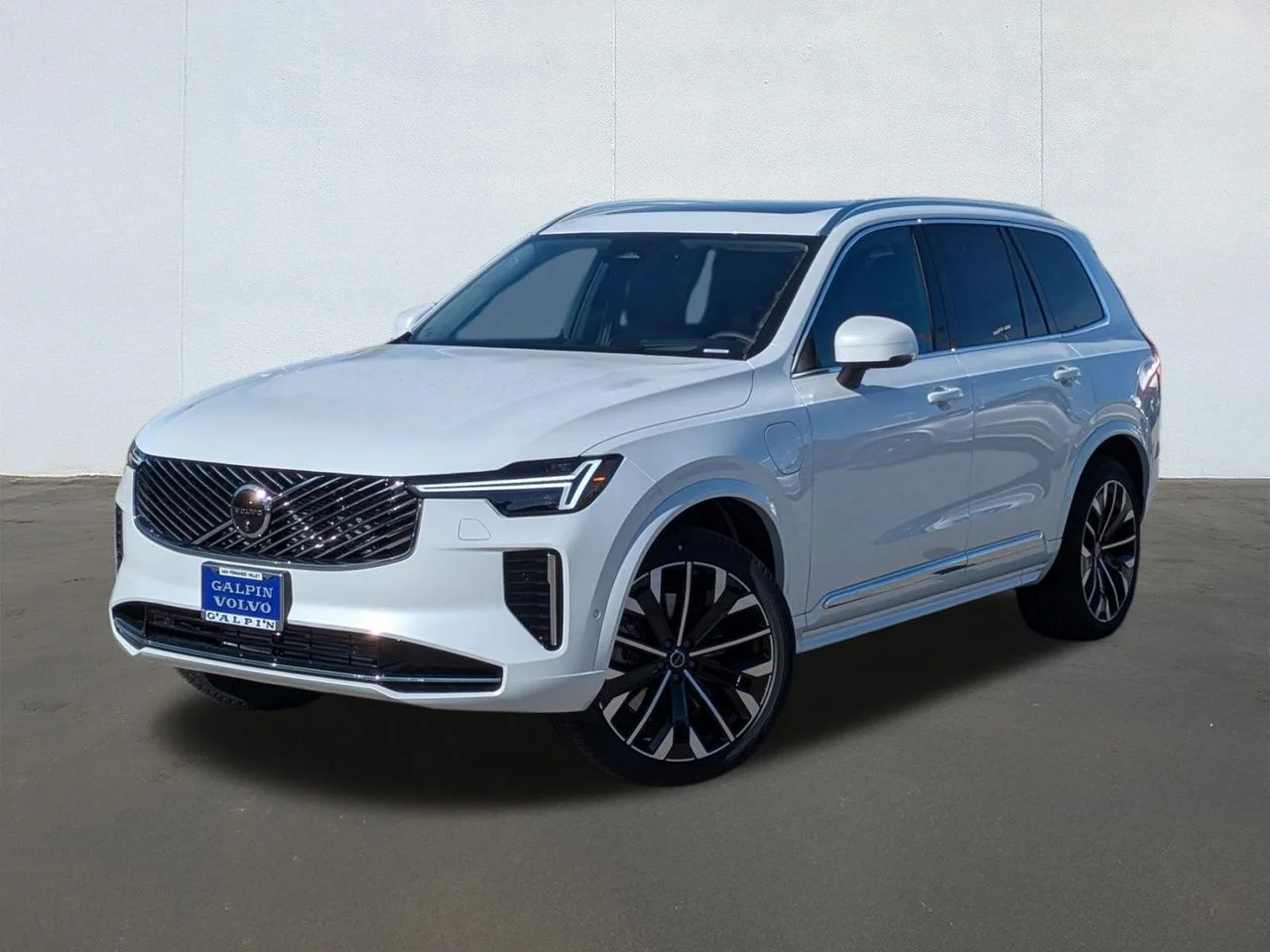 2026 Volvo XC90 T8 Recharge Ultra Bright 4WD's photo
