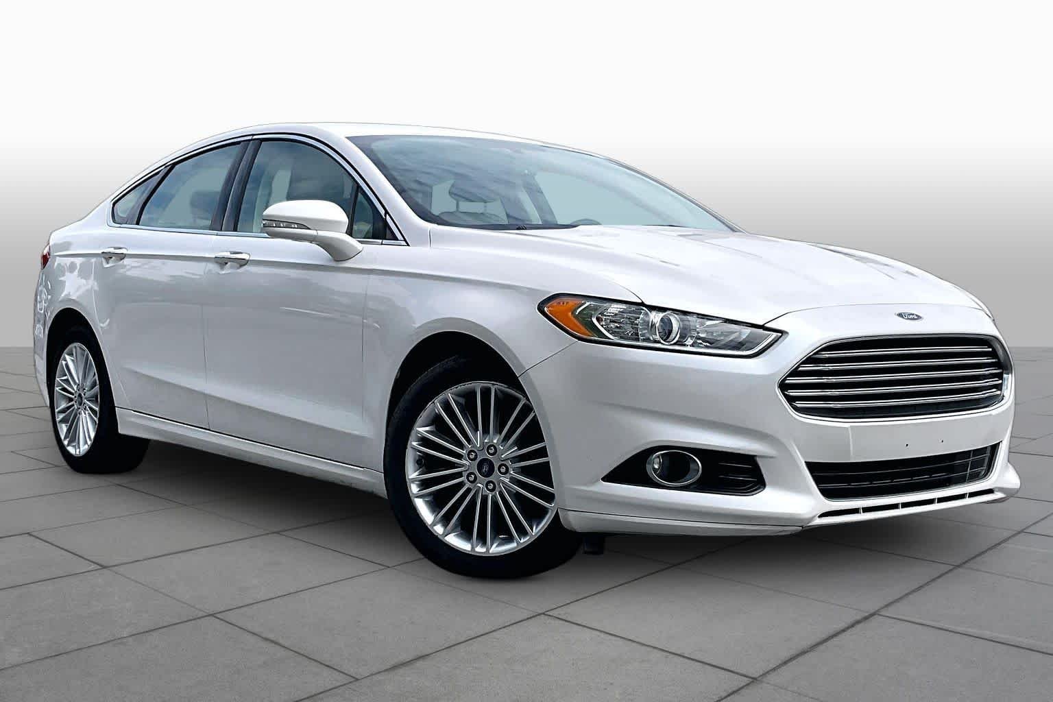 Pre-Owned 2016 Ford Fusion SE