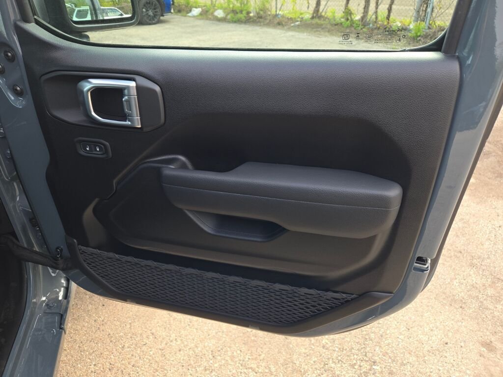 New 2026 Anvil Clear-Coat Exterior Paint Jeep Sport S image 6