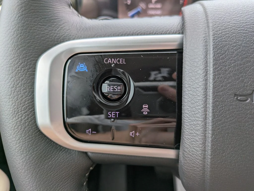 New 2026 Aspen White TriCoat / Super Black Two-tone Nissan Platinum image 25