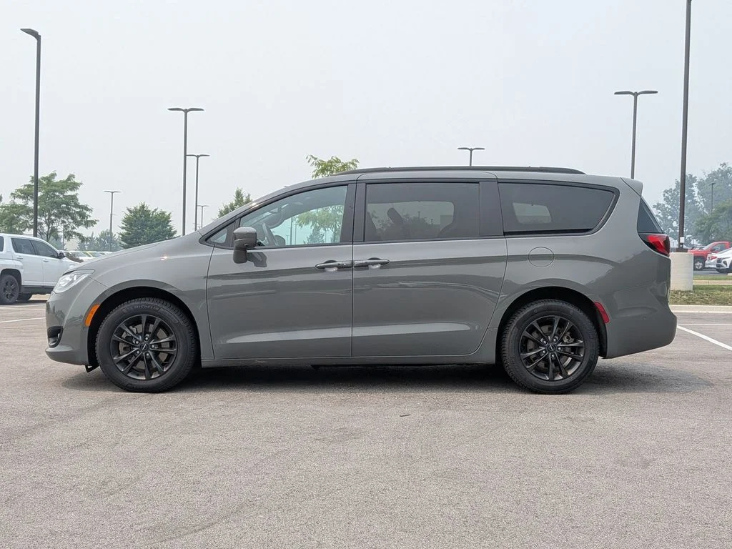 Used 2020 White Chrysler Launch Edition image 4