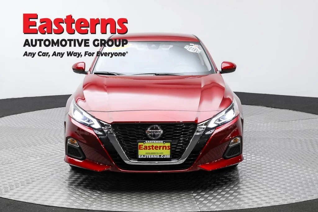Used 2022 Red Nissan 2.5 SV image 2