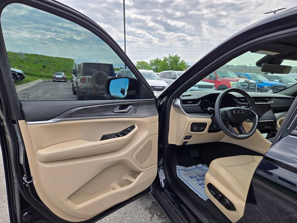 Used 2024 Black Jeep Limited image 14