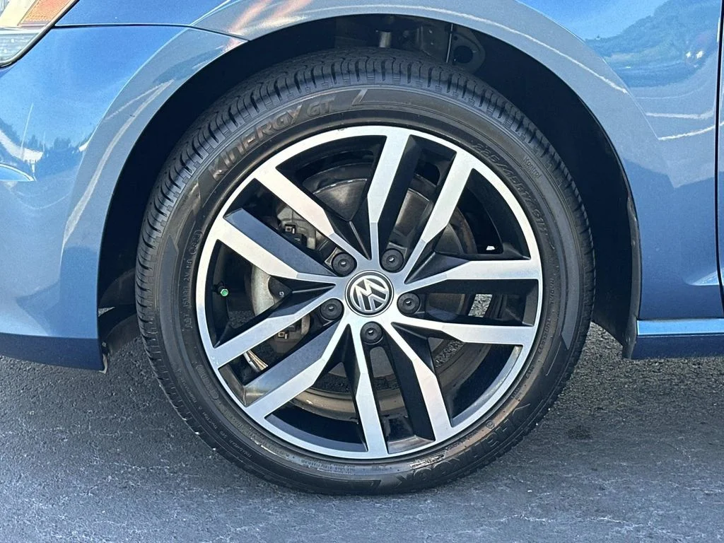 Used 2015  Volkswagen TSI SE 4-Door image 11