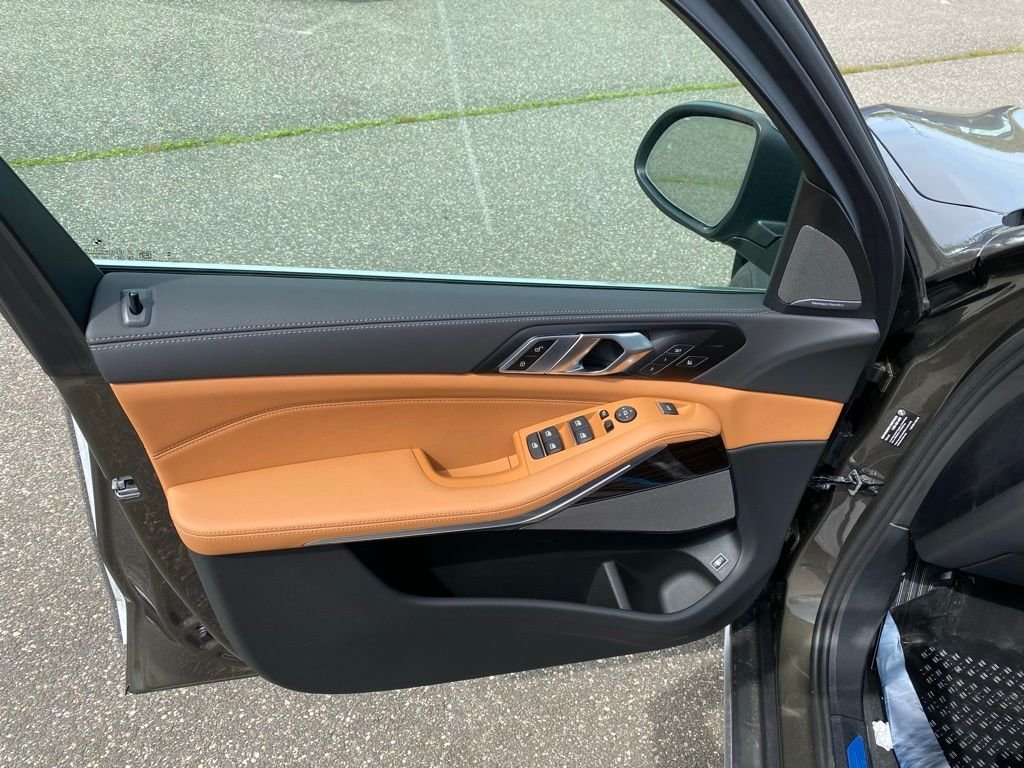 New 2026 Manhattan Green Metallic BMW xDrive50e image 12