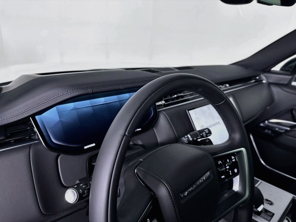 New 2026 Fuji White Land Rover SE image 4
