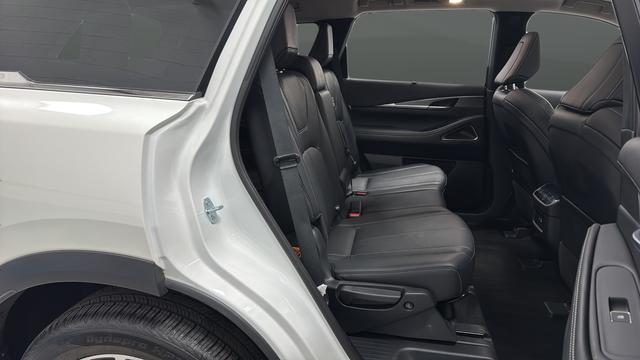 Used 2025 Majestic White INFINITI LUXE image 24