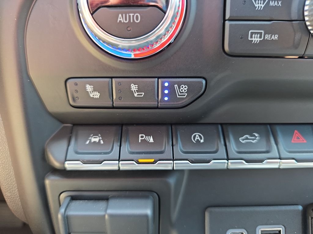 Used 2021 Black GMC Denali image 29