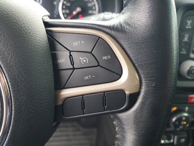 Used 2017 White Jeep Latitude image 12
