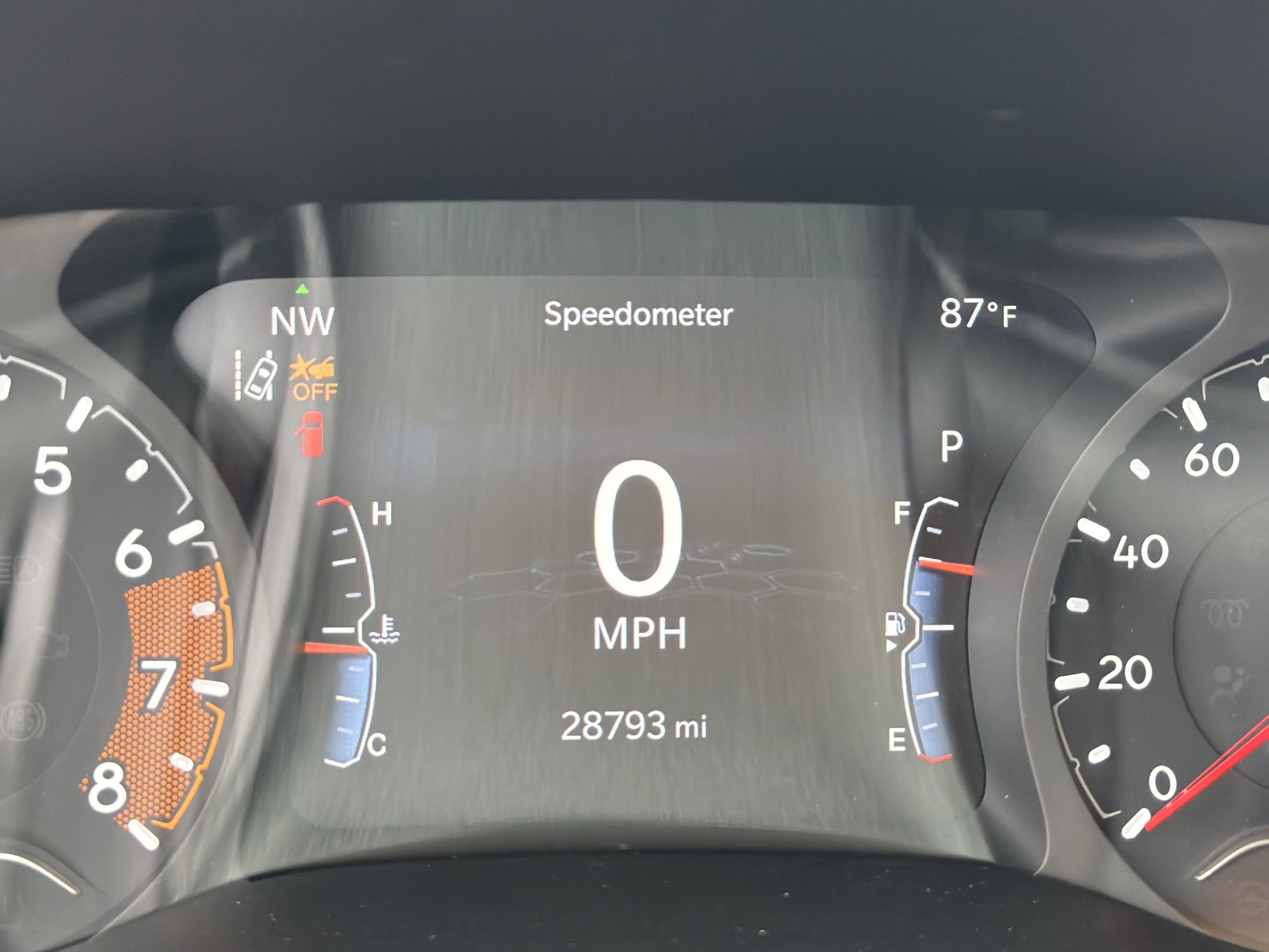 Used 2024 Diamond Black Crystal Pearlcoat Jeep Latitude Lux image 27