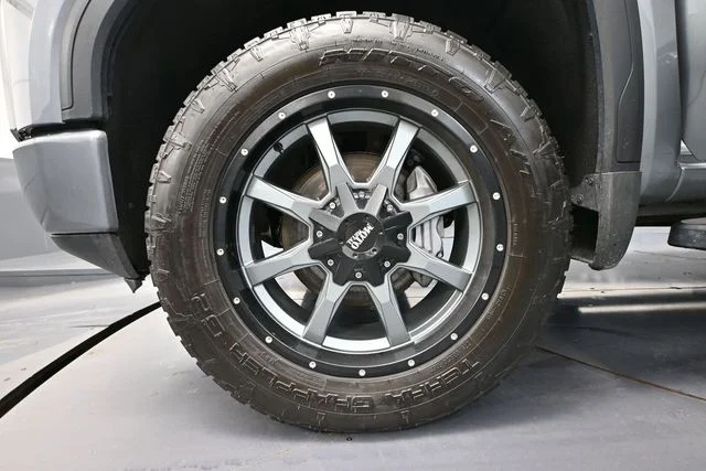 Used 2020 Gray GMC AT4 image 13
