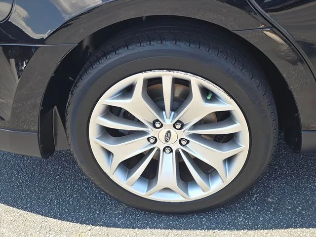 Used 2016 Black Ford Limited image 31