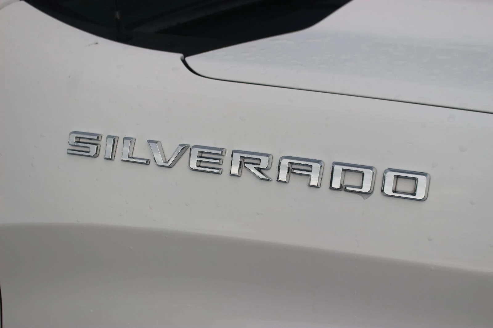 Used 2025 Summit White Chevrolet LT image 10