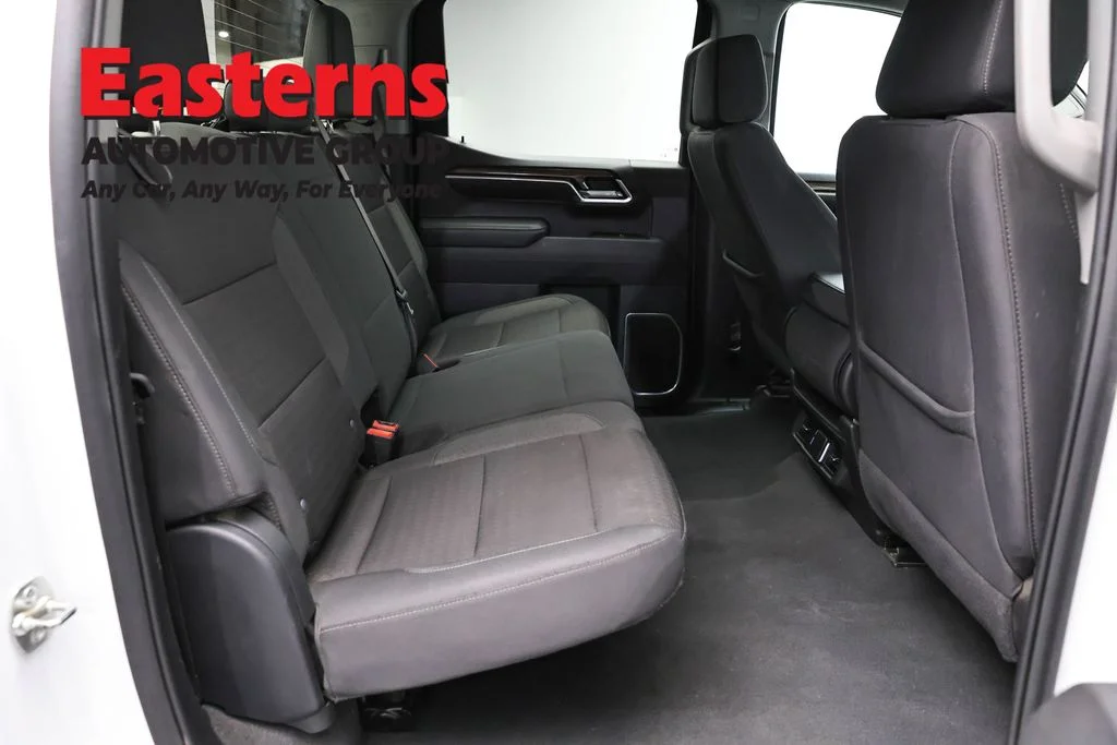 Used 2025 White Chevrolet LT image 24