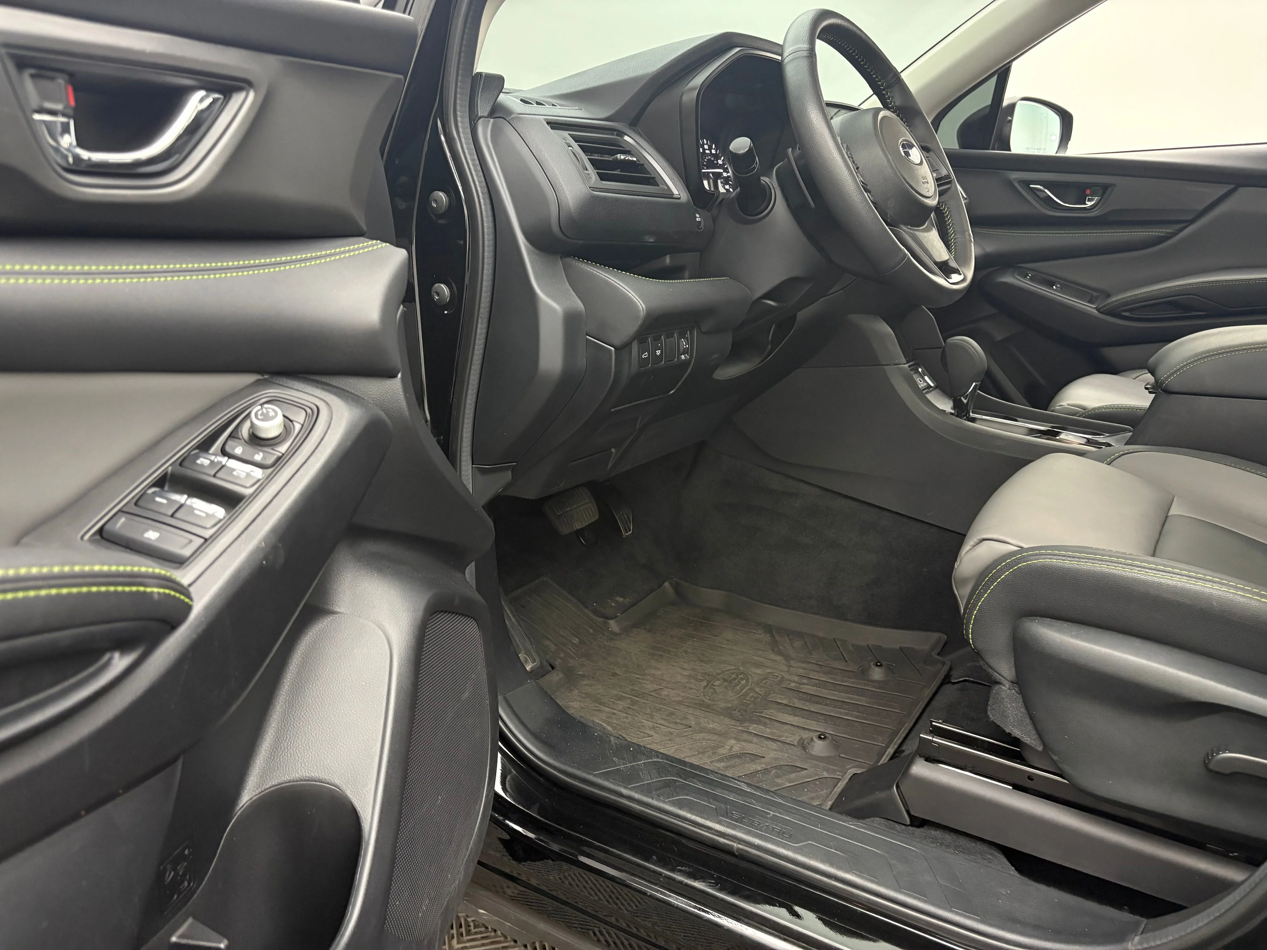 Used 2025 Crystal Black Silica Subaru Onyx Edition image 16
