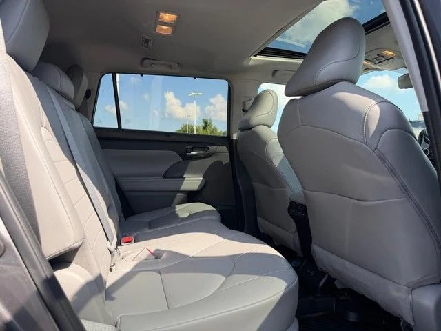 Used 2022 Gray Toyota XLE image 9