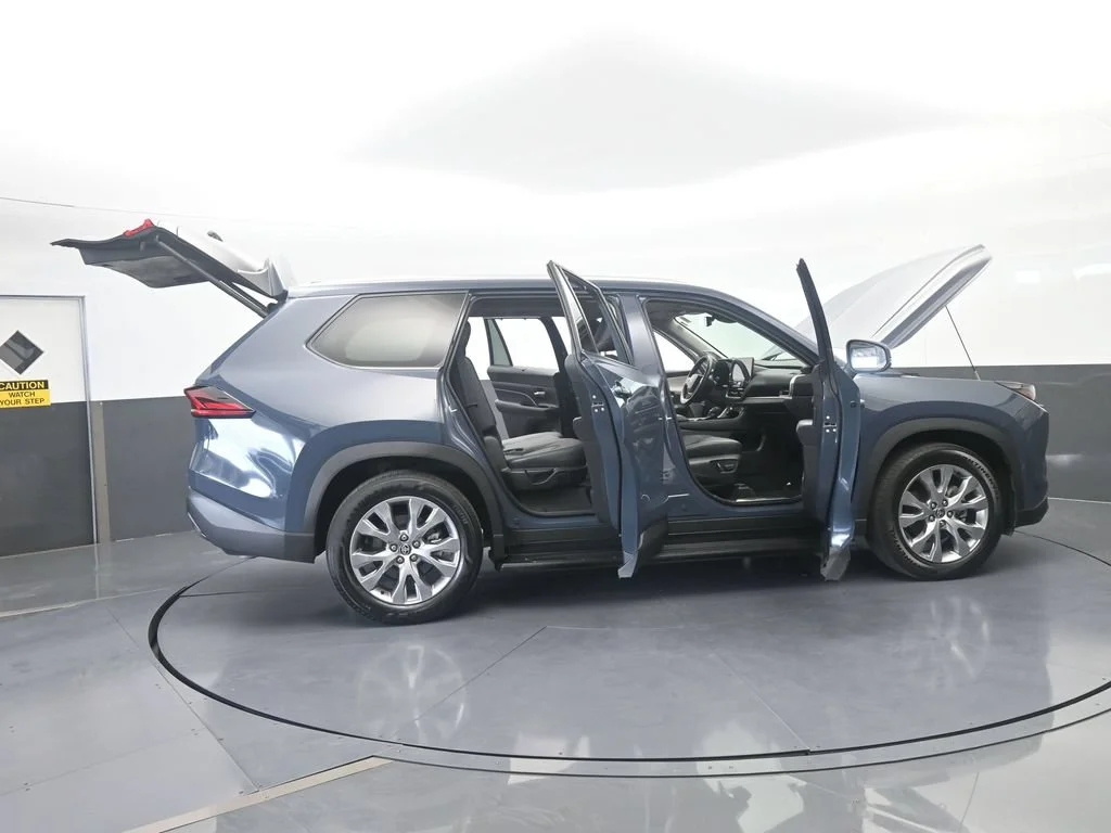 Used 2025 Cloud Toyota Limited image 80