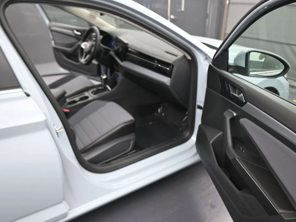 2026 Volkswagen Jetta SE - Photo 41