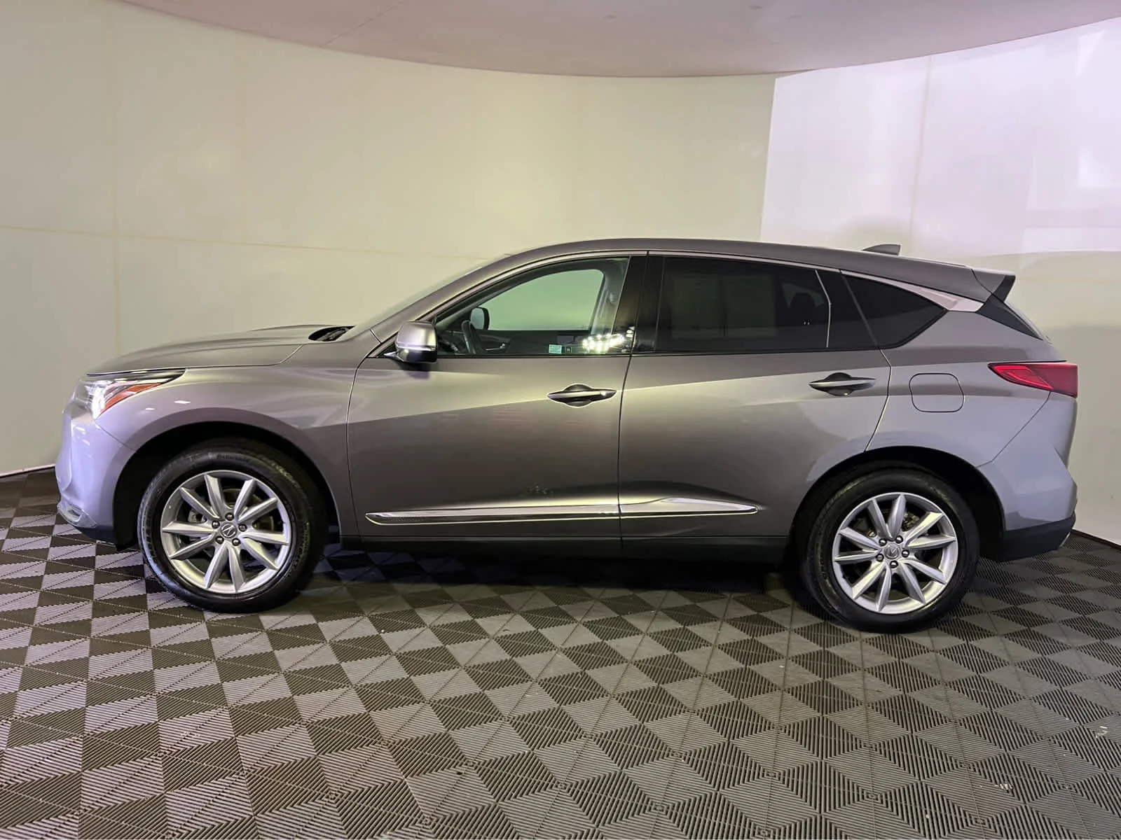 Certified Used 2024 Liquid Carbon Metallic Acura  image 4