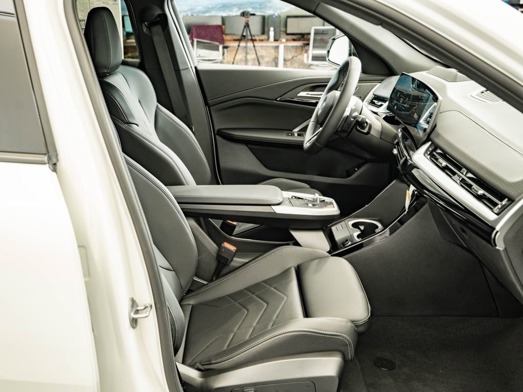 New 2026 Alpine White BMW xDrive28i image 24