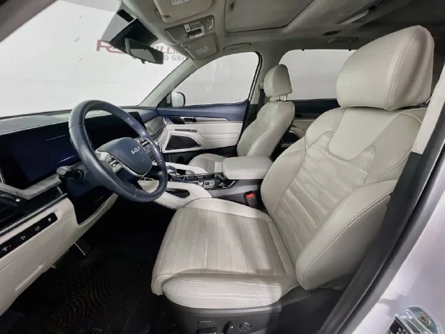 Used 2023 White Kia SX-Prestige image 9