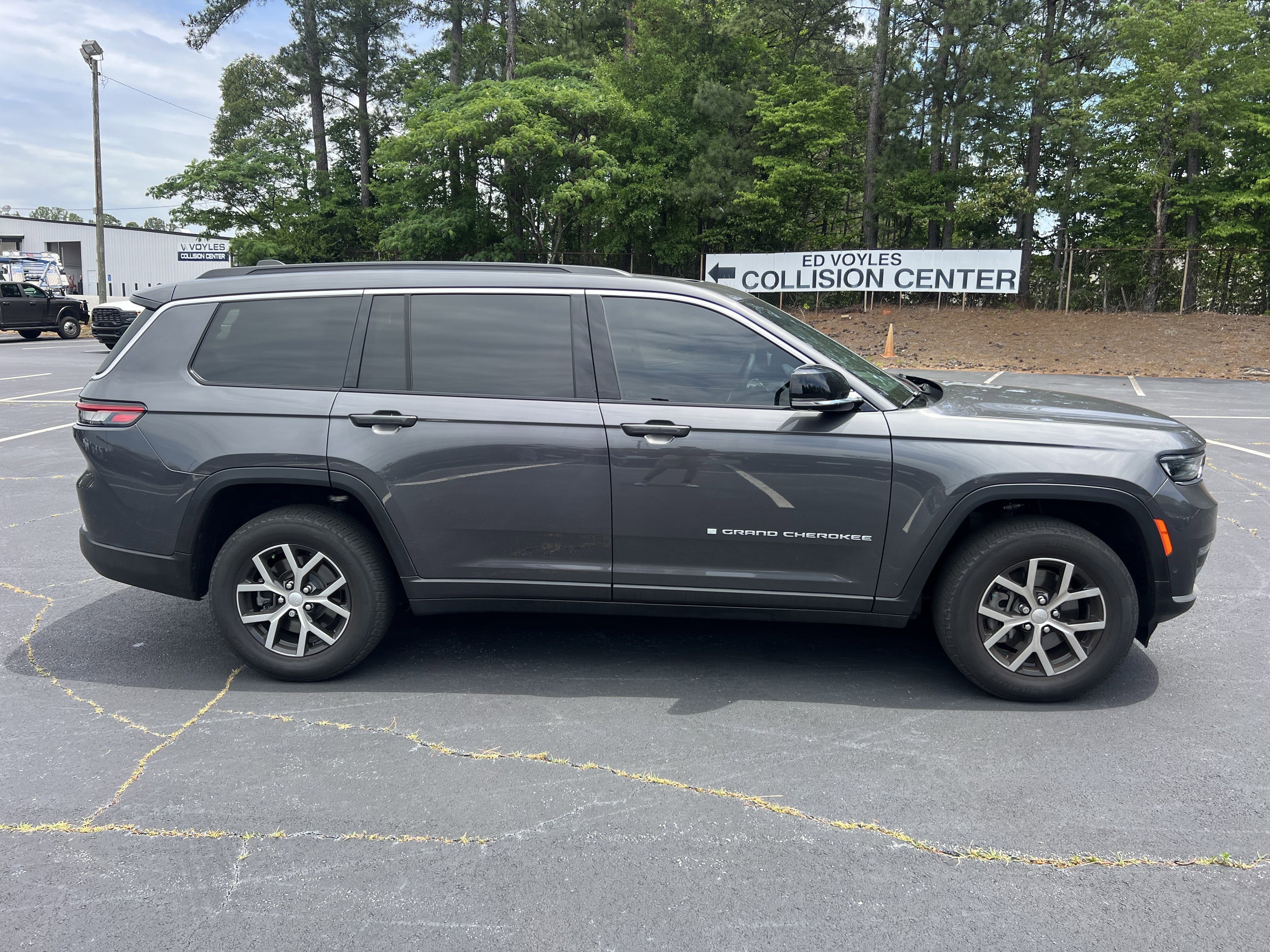 Used 2024 Baltic Gray Metallic Clearcoat Jeep Limited image 9