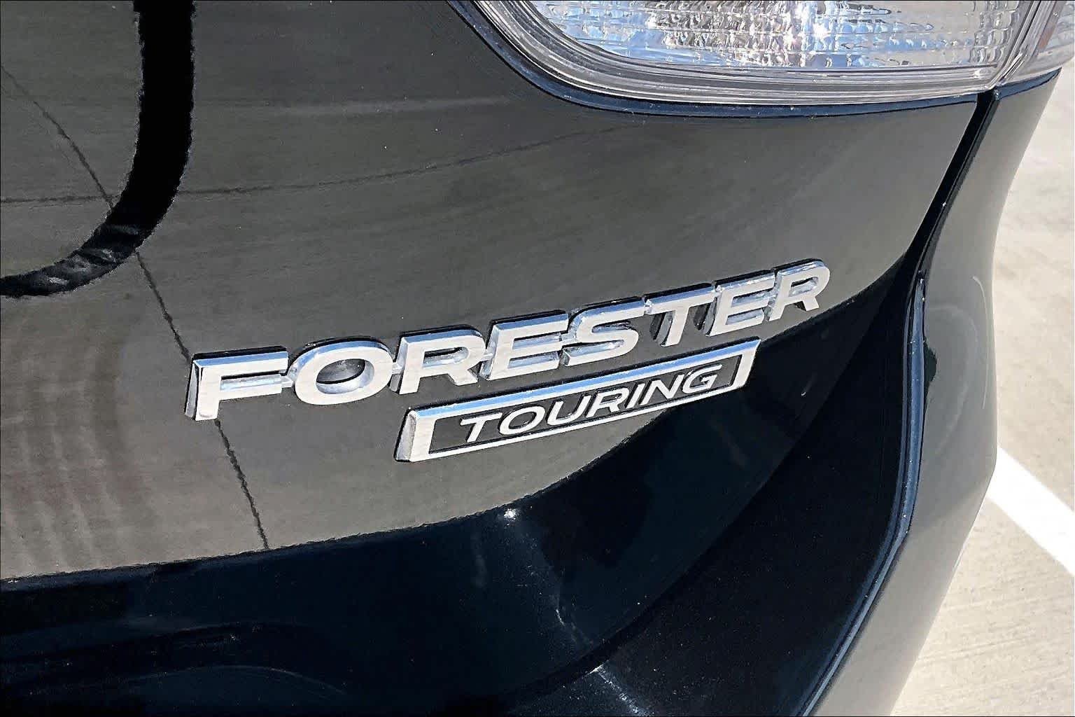Used 2023 Crystal Black Silica Subaru Touring image 9