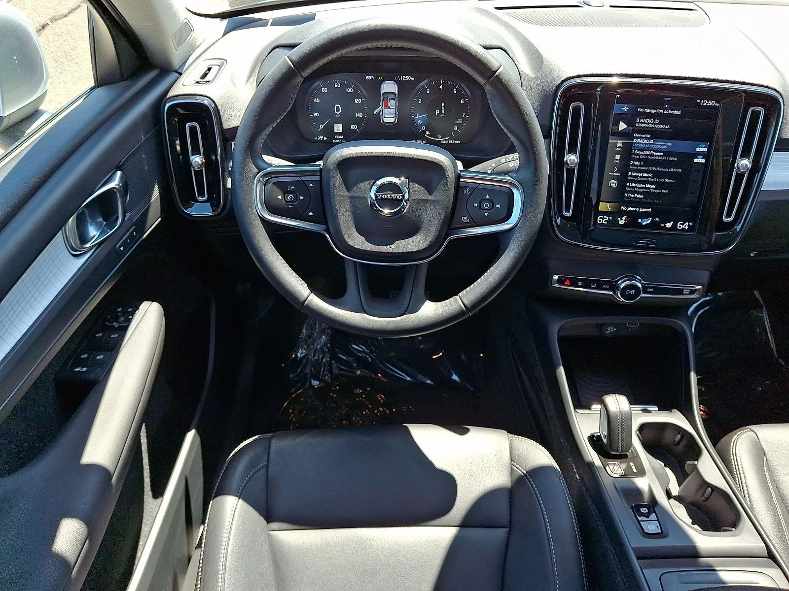 Used 2019 Bright Silver Metallic Volvo Momentum image 11