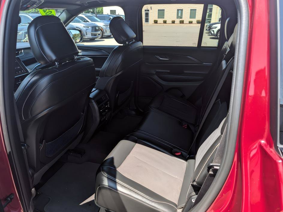 Used 2023 Velvet Red Pearlcoat Jeep Altitude image 9