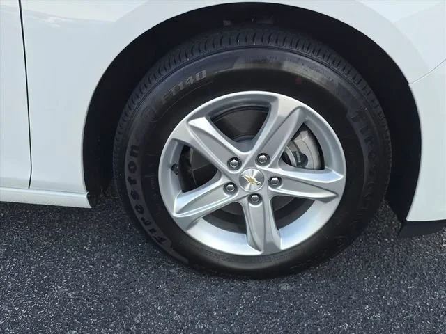Used 2025 Summit White Chevrolet LS image 35