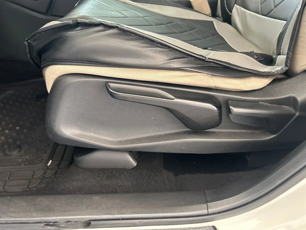 Used 2018 White Honda LX image 36