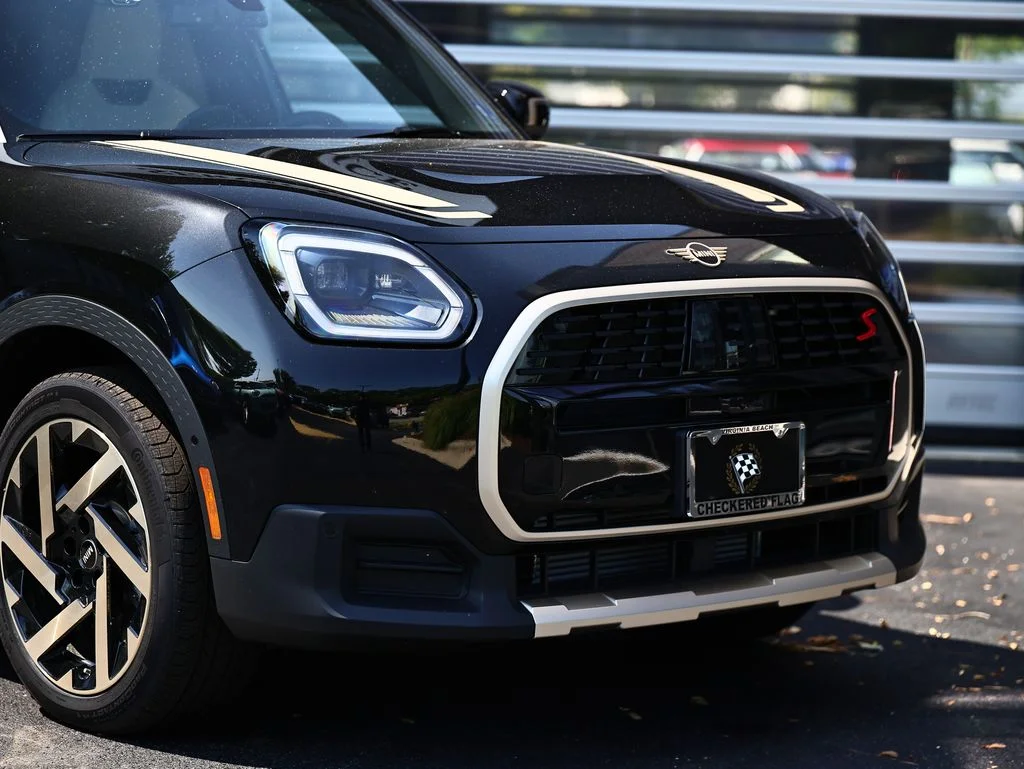 New 2027 Midnight Black MINI Iconic image 2