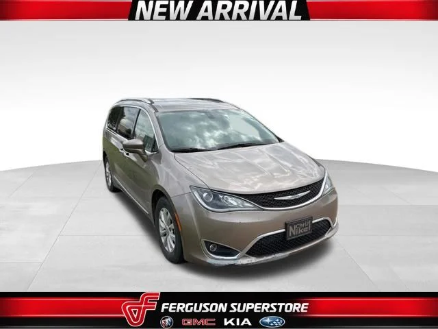 2018 Chrysler Pacifica Touring L's photo