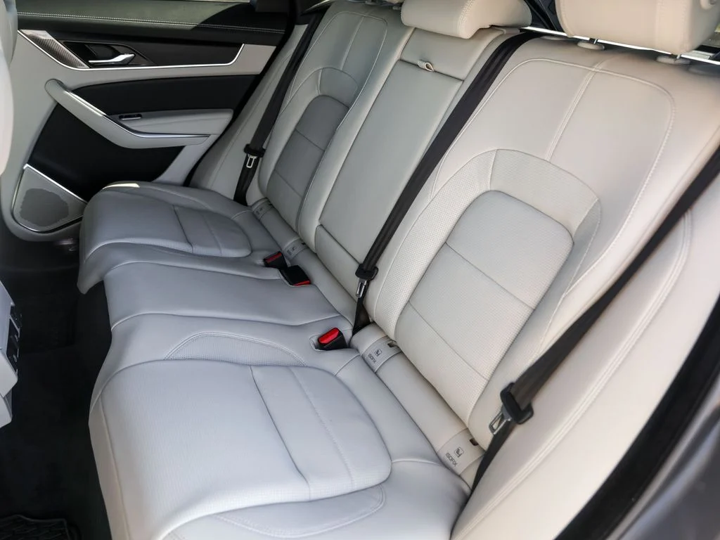 2026 Jaguar F-Pace R-Dynamic S - Photo 30