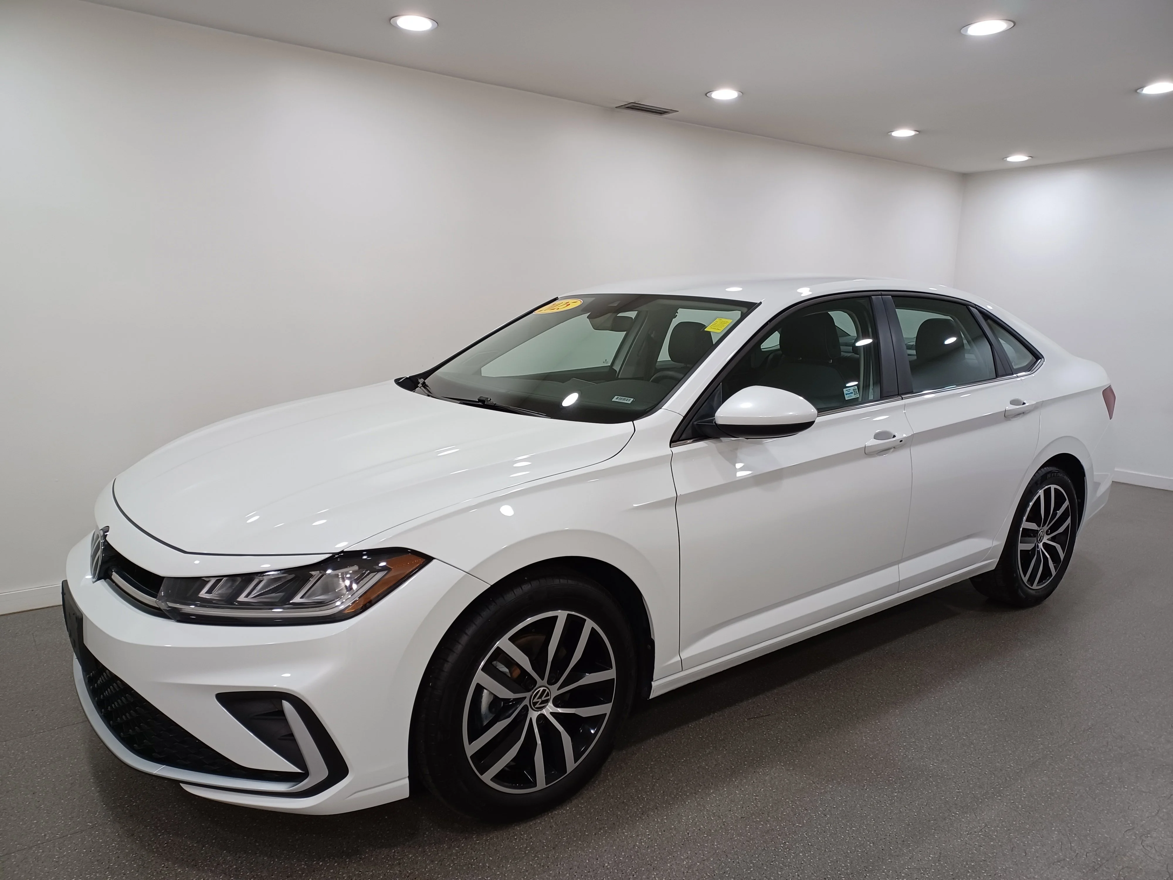 Certified Used 2025 Oryx White Pearl Volkswagen Comfortline*Adapt Cruise | Remote Start | Htd Seats & Wheel | Blind Spot Detect | Lane Keep Assist image 2
