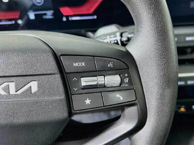 2025 Kia K4 LXS - Photo 30