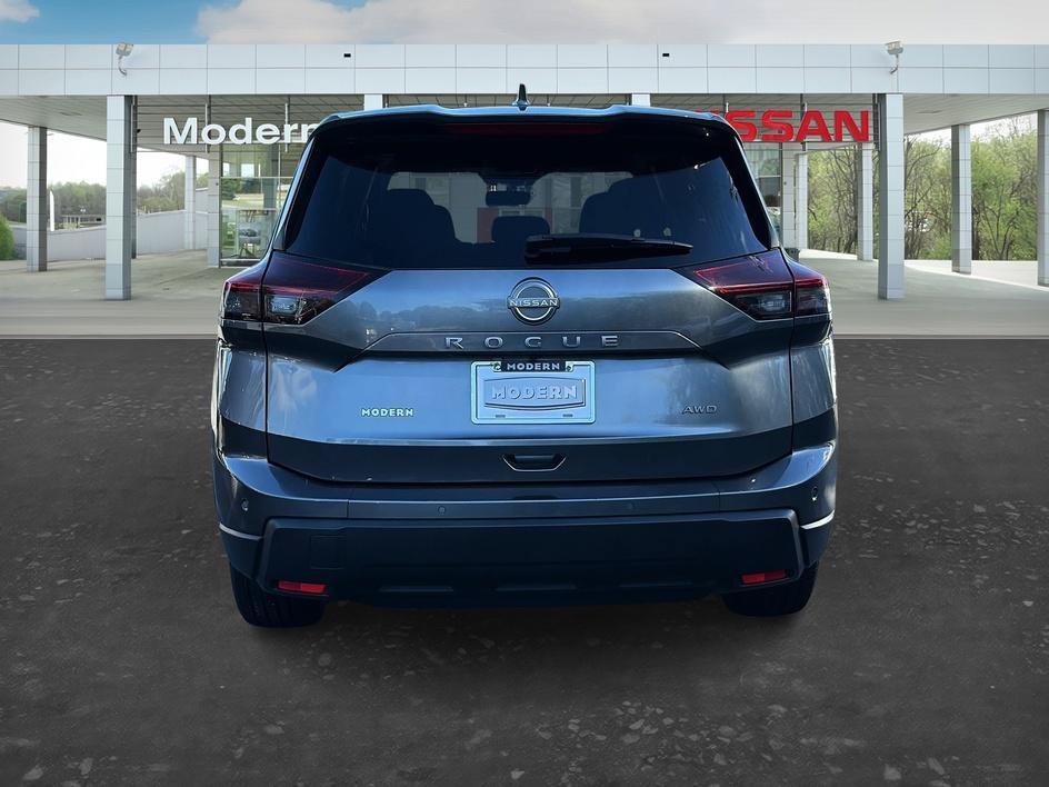 Used 2025 Gun Metallic Nissan SV image 4