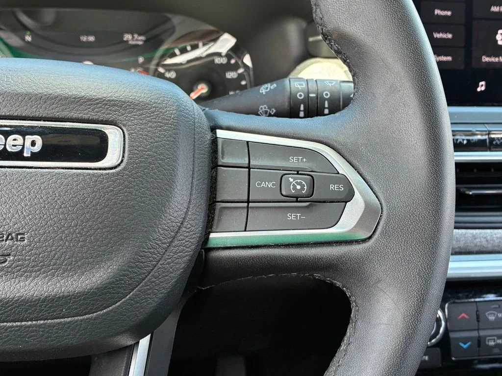 Used 2024 White Jeep Latitude image 31