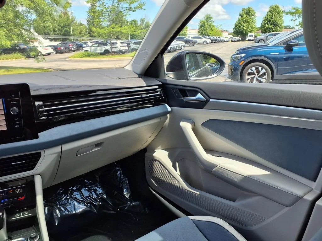 New 2026 Deep Black Pearl Volkswagen 1.5T SE image 25