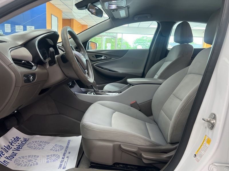 Used 2018 White Chevrolet LS image 17