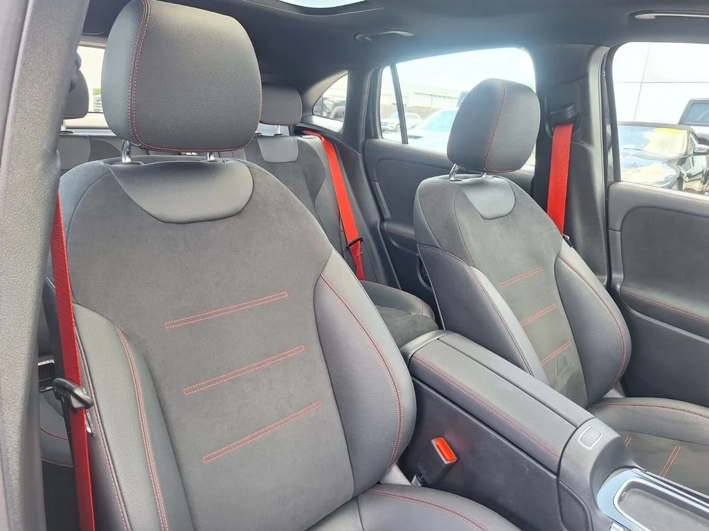 Used 2025  Mercedes-Benz GLA 35 AMG® image 31