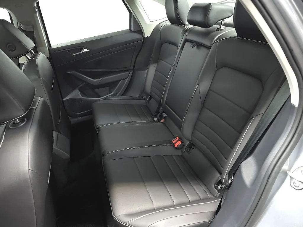 Used 2024 Gray Volkswagen 1.5T SE image 32