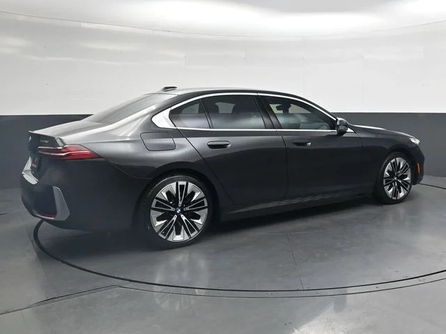Used 2025 Gray BMW eDrive40 image 4