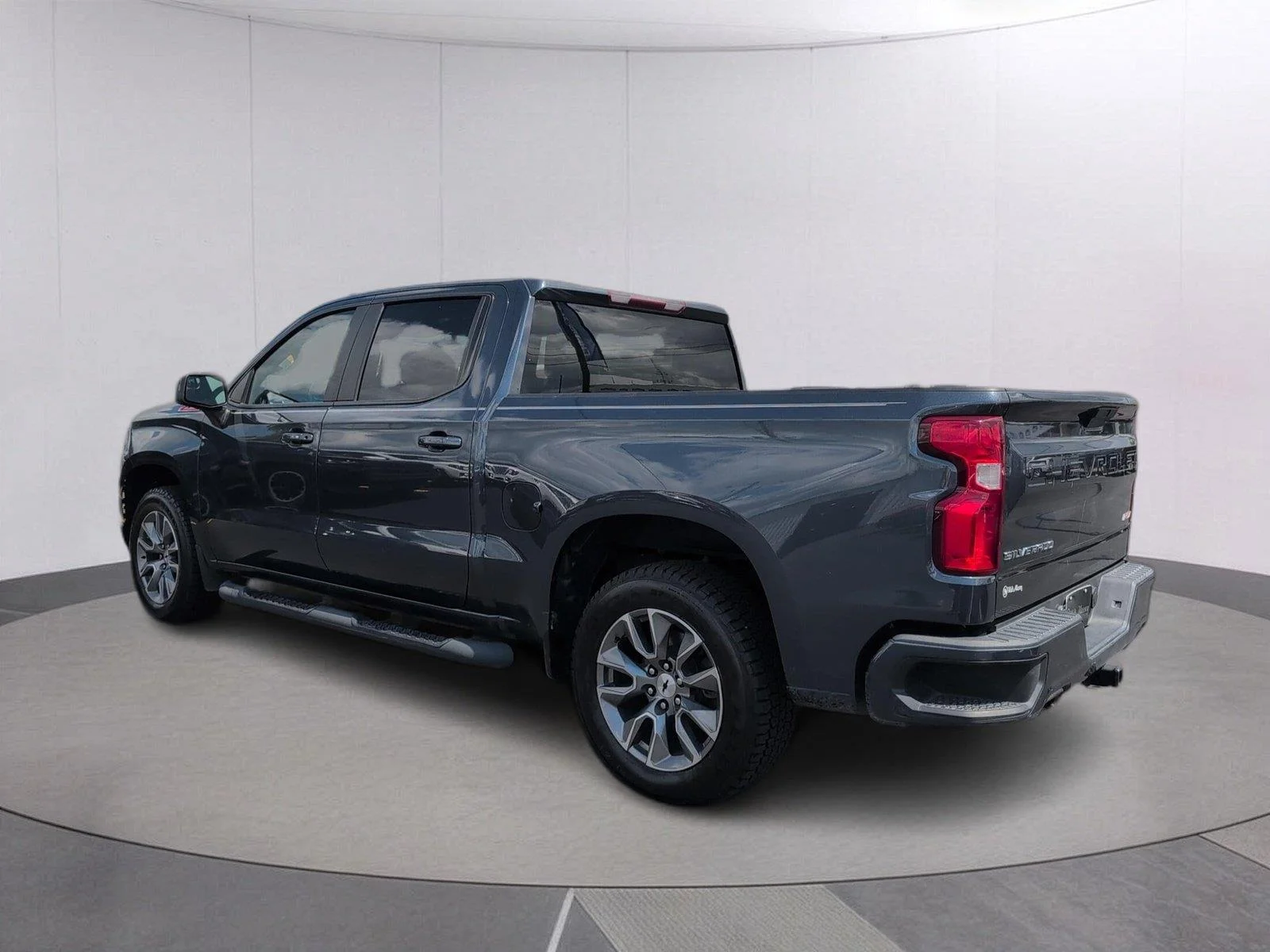 Used 2021 SHADOW GRAY METALLIC Chevrolet RST image 3