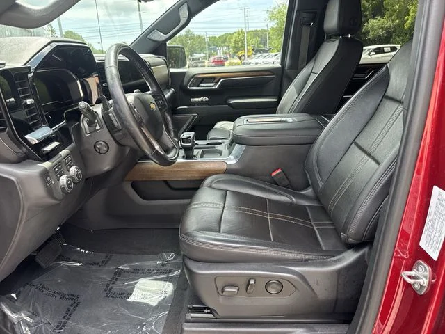 Used 2022  Chevrolet High Country image 16