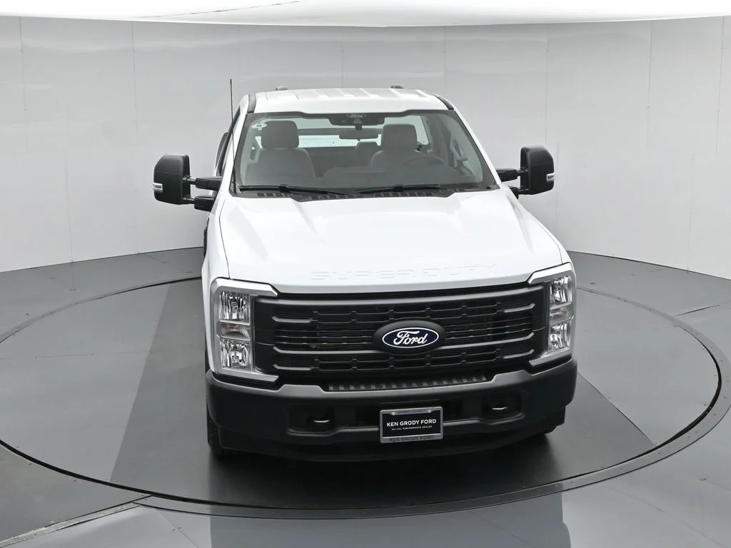 New 2027 Oxford White Ford XLT image 32