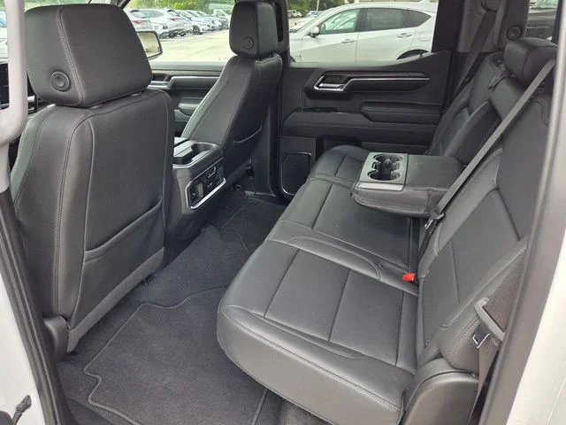 Used 2024 White GMC SLT image 9