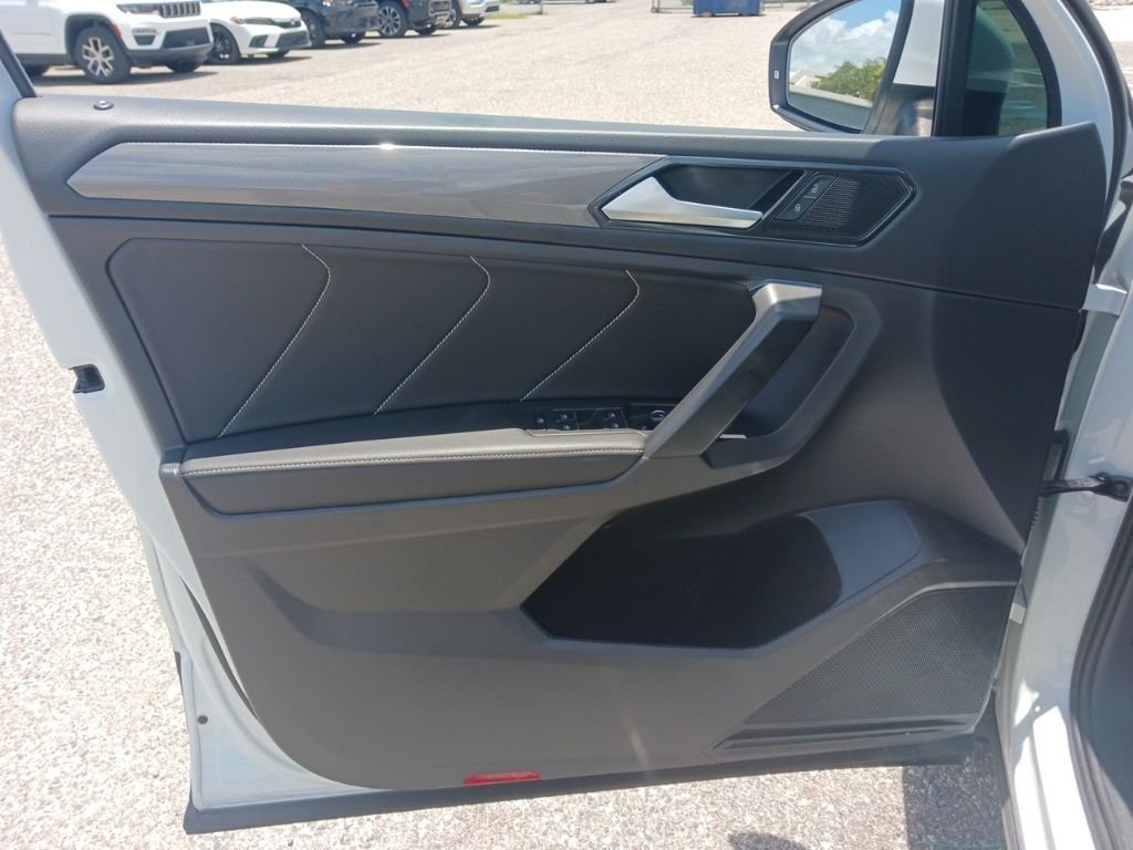 2022 Volkswagen Tiguan SE - Photo 11