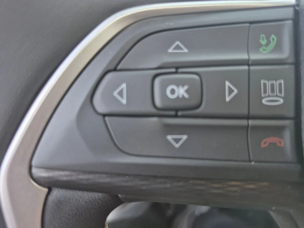 Used 2025 Gray Jeep Altitude X image 15